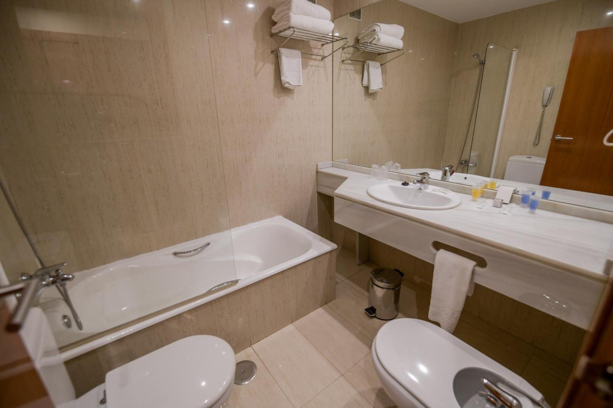 Mieres Del Camino Hotel 3*